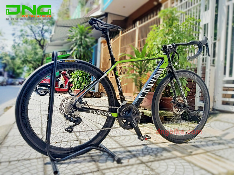HCMXe giẫm đua GALAXY LP400 Khung Sườn kim loại tổng hợp Nhôm Sơn tĩnh năng lượng điện thời thượng Trọng Lượng 135kg Sở truyền động SHIMANO Tốc Độ xé dông tố Fast R21 Bánh xe cộ 700X25C Màu #12 HCMXe giẫm đua GALAXY LP400 Khung Sườn kim loại tổng hợp Nhôm Sơn tĩnh năng lượng điện thời thượng Trọng Lượng 135kg Sở truyền động SHIMANO Tốc Độ xé dông tố Fast R21 Bánh xe cộ 700X25C Màu